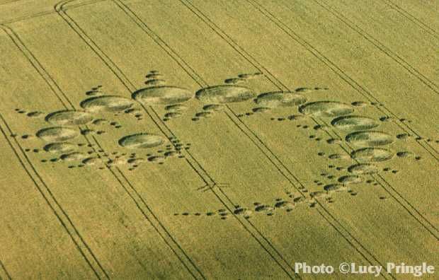 1-10 - kruhy v obilí; 1 - Stonehenge, Wiltshire; 1996